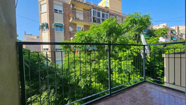 Renovated Ground Floor with Interior Patio in Alicante