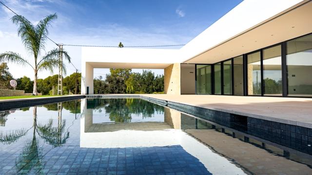 Independent chalet with newly built swimming pool