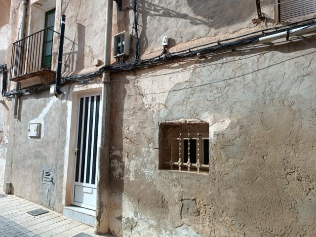 SEMI-DETACHED HOUSE TO RENOVATE WITH TWO ACCESS POINTS IN JIJONA